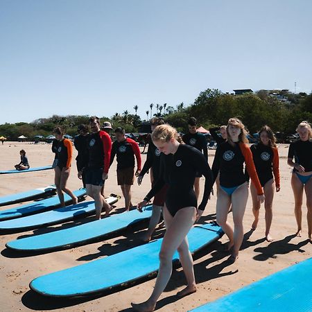 Готель Iguana Surf Camp Тамариндо Екстер'єр фото